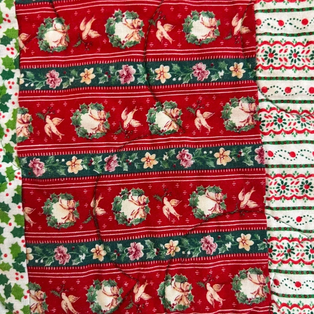 Handmade Quilted Throw Blanket Winter Cabin Scene‎ Green Red Christmas Theme